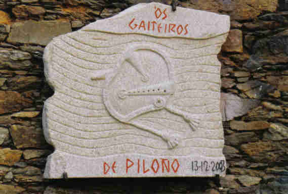 <center>OS GAITEIROS DE PILOÑO</center>
